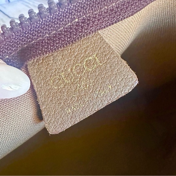 Gucci Monogram Large Clutch - Picture 9 of 11